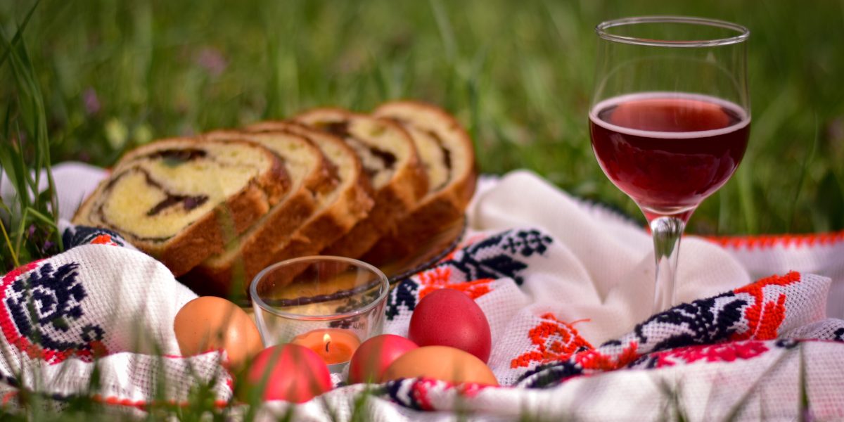 Ce-au pus românii pe masă de Paște: Mâncăruri tradiționale și surprize culinare