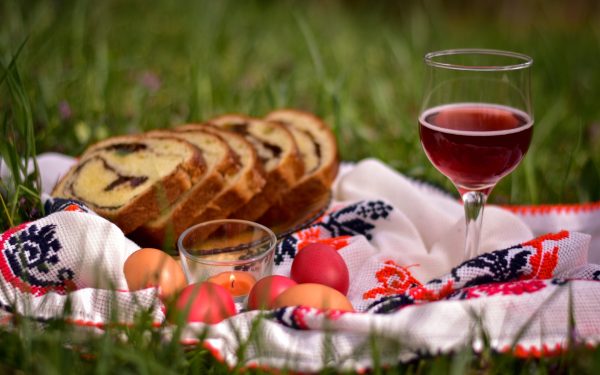 Ce-au pus românii pe masă de Paște: Mâncăruri tradiționale și surprize culinare