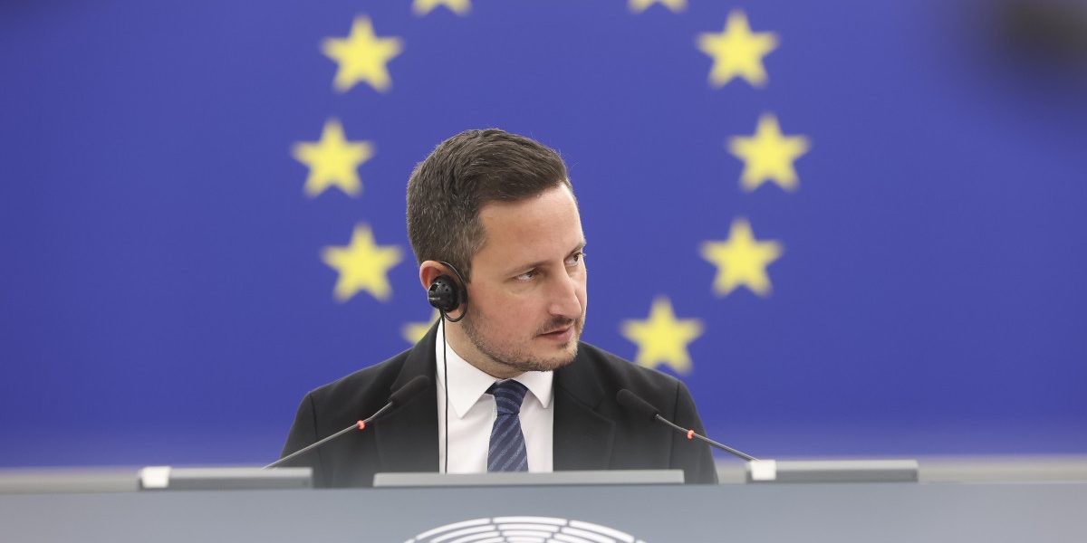 Nicu Ștefănuță vrea „Ungaria” în România: Parlamentul, „ras din temelii”