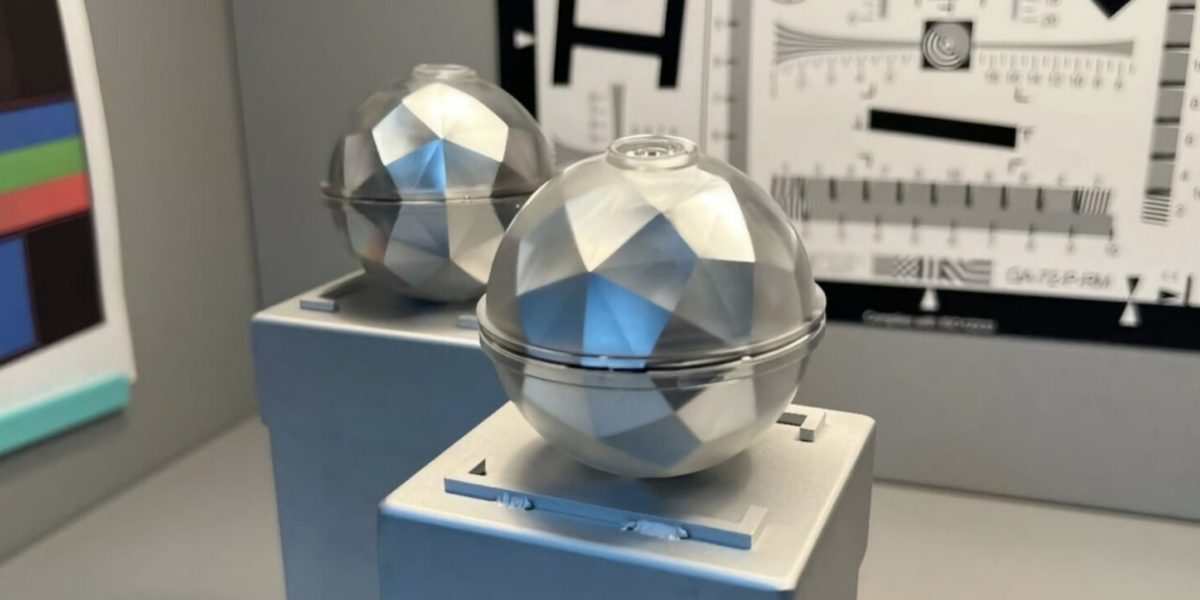 Japonia: Sferele care înlocuiesc panourile solare, absorb lumina de oriunde