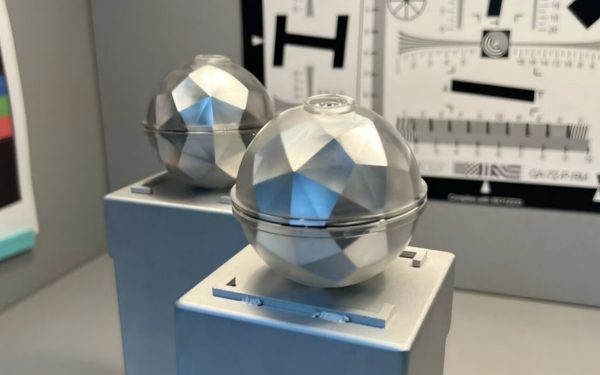 Japonia: Sferele care înlocuiesc panourile solare, absorb lumina de oriunde