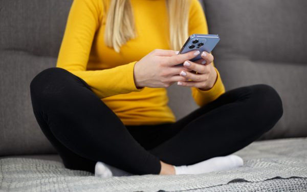 Specialiștii Demontează Iluzia Relaxării pe Telefon: E doar Praf în Ochi!
