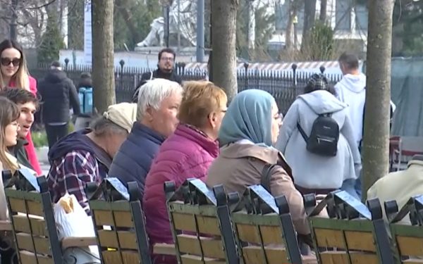 Românii, record de stat acasă de Paște Acum, mai mulți ca oricând