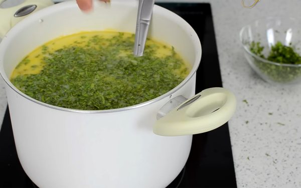 Atenție la ciorba de miel! Greșeala asta o arunci direct la gunoi!