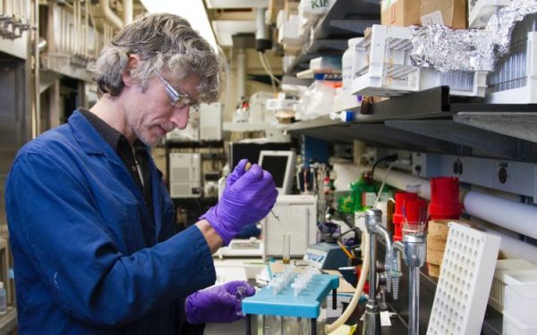 Banca AMERICANĂ micșorează ținta PFE Pfizer la 26 de dolari