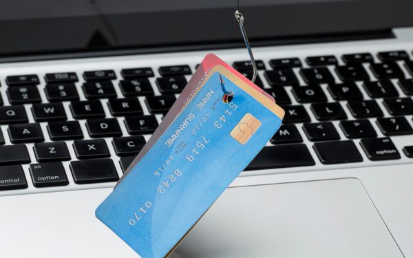 Hacker ETIC DOBOARĂ securitatea: Site de phishing, creat cu IA în 30 de minute