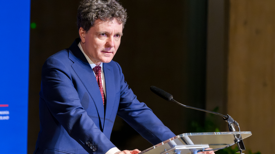 Nicușor Dan: Politicienii, conduși de voturi, ignoră educația financiară