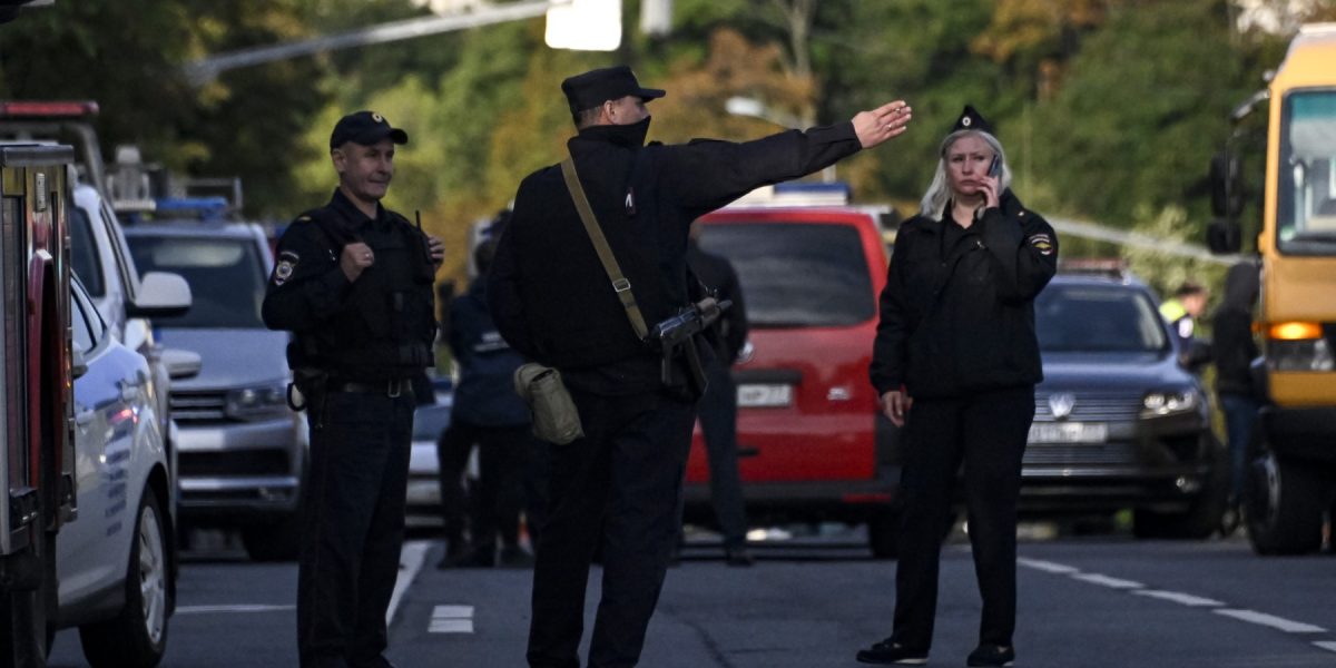 Polițiști suspendați după atacul din Kiev: Au fugit de la locul faptei, abandonând o victimă