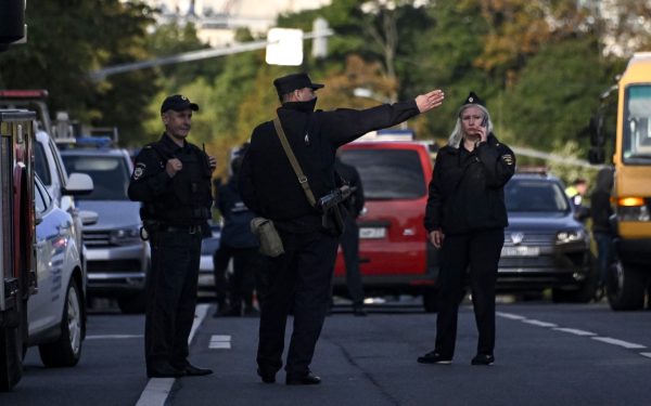 Polițiști suspendați după atacul din Kiev: Au fugit de la locul faptei, abandonând o victimă