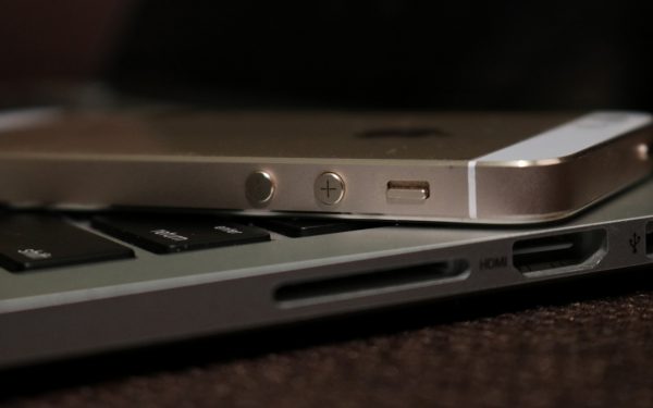 Telefonul vechi, pericol ascuns: Cum eviți incendiul în locuința ta