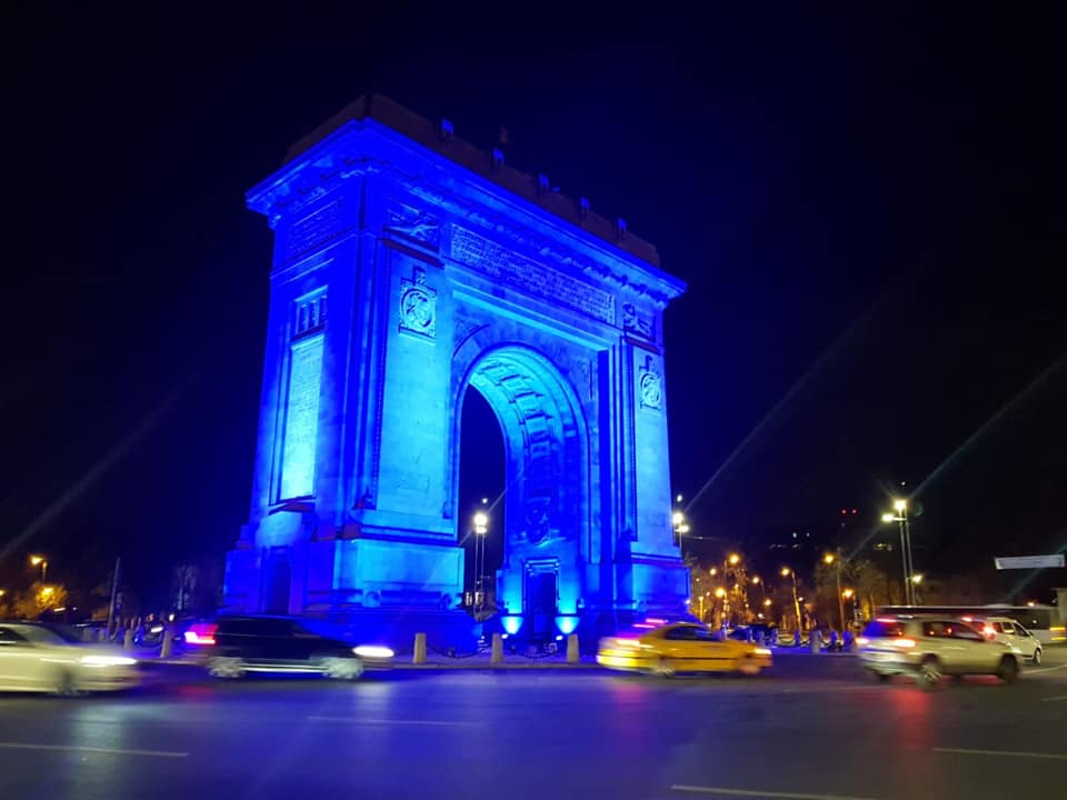 Clădiri emblematice din București, iluminate în albastru pentru a marca Ziua Mondială de Conștientizare a Autismului Într-un gest simbolic menit să atragă atenția asupra drepturilor și nevoilor persoanelor din spectrul autist, mai multe clădiri reprezentative ale capitalei noastre vor fi illuminate în această seară în culoarea albastru