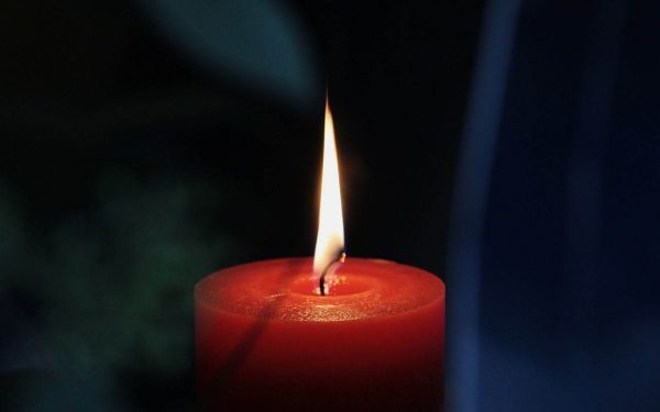 Sfânta Lumină ajunge azi la București: Ceremonia, așteptată de credincioși