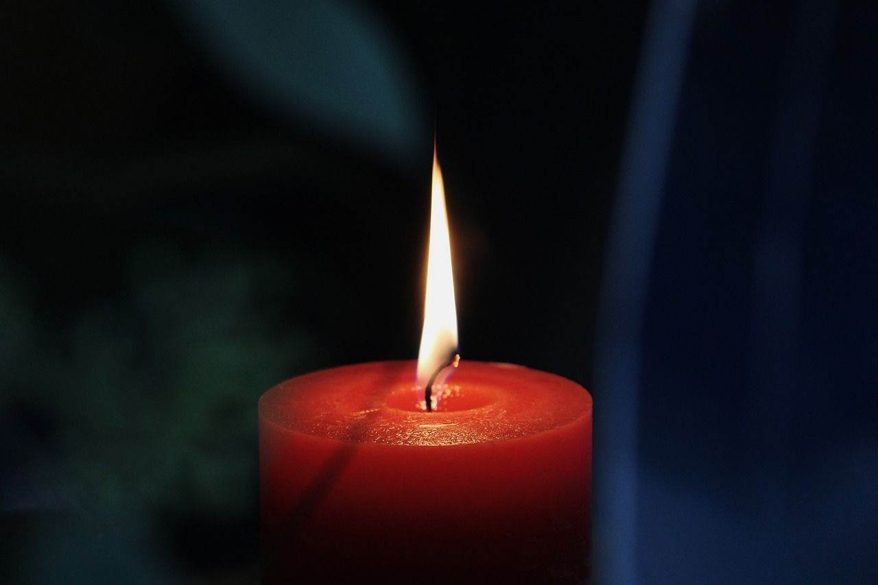 Sfânta Lumină ajunge azi la București: Ceremonia, așteptată de credincioși