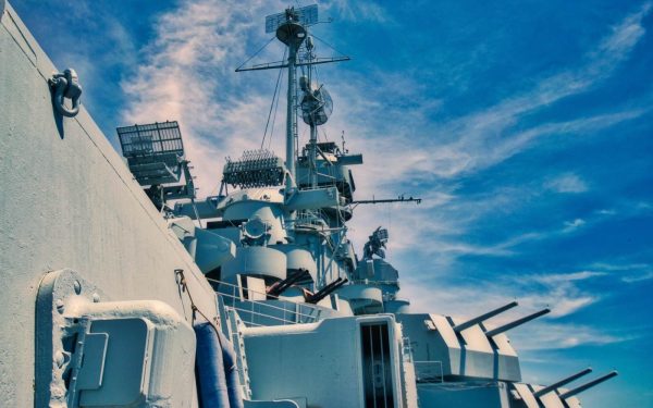 Iranul amenință: Navele militare, vizate în Strâmtoarea Hormuz