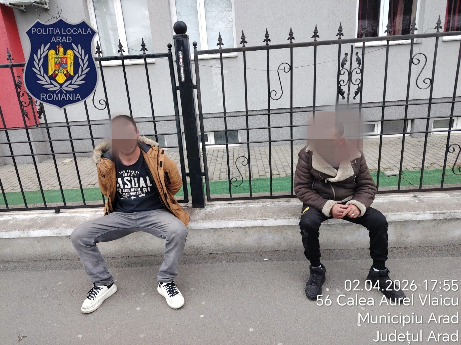Doi bărbați implicați într-un conflict violent pe domeniul public din Arad au fost predați autorităților medicale după intervenția polițiștilor locali, în data de 2 aprilie 2026