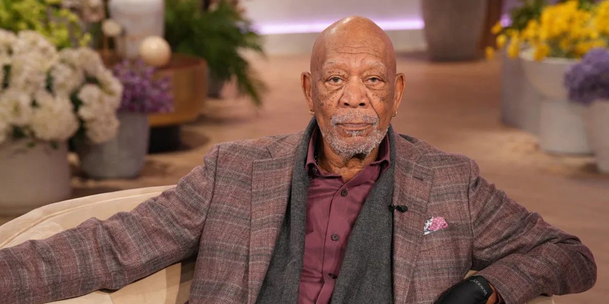 MORGAN FREEMAN, la 88 de ani: Regele ecranelor, superb pe covorul roșu