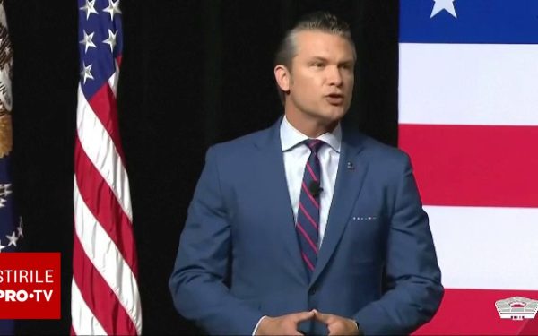 Biblia la Pentagon: Pete Hegseth atacă presa, replica dură a Papei Leon