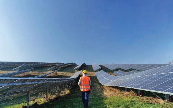 Record de regenerabile, dar prăbușire energetică: România, în impas
