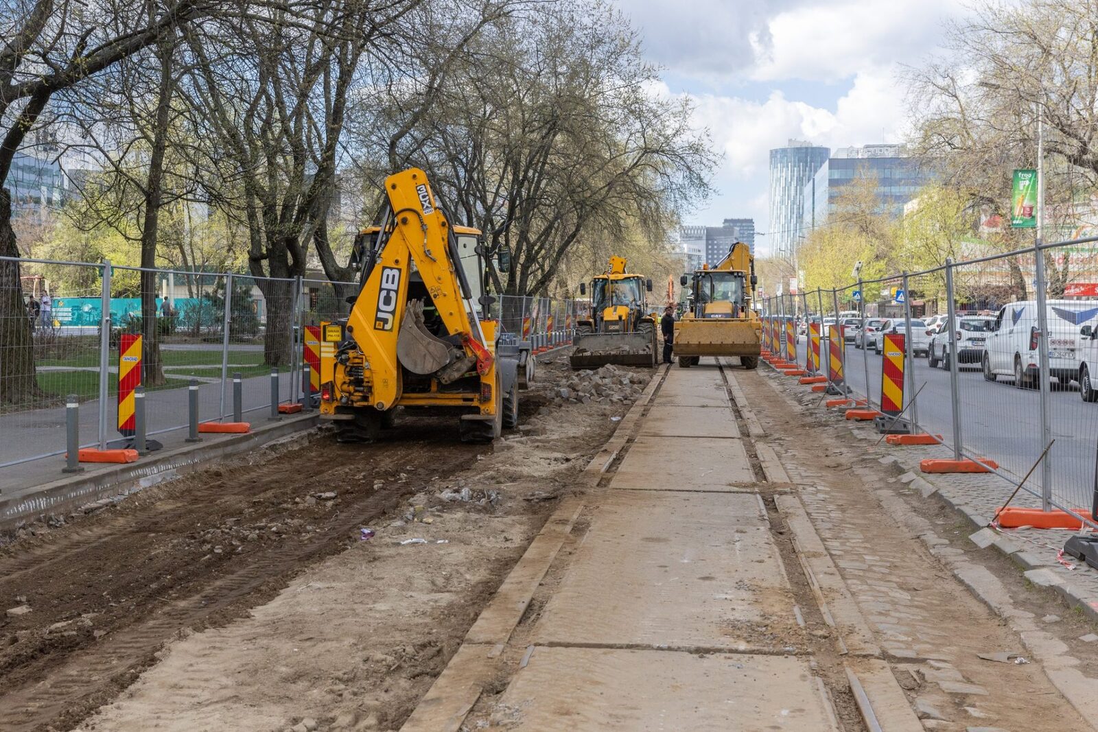 Lucrările de modernizare a liniilor de tramvai avansează pe mai multe tronsoane din București, cu accent pe Lotul 6, unde intervențiile au demarat la finalul lunii martie