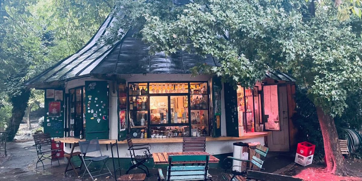 Mii de bucureșteni, furioși pe Ciucu: „Nu desființa terasa din Cișmigiu!”