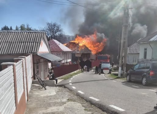 Incendiu devastator la Soveja, Vrancea: flăcările au mistuit zeci de case