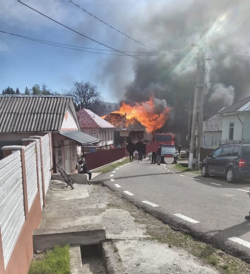 Incendiu devastator la Soveja, Vrancea: flăcările au mistuit zeci de case