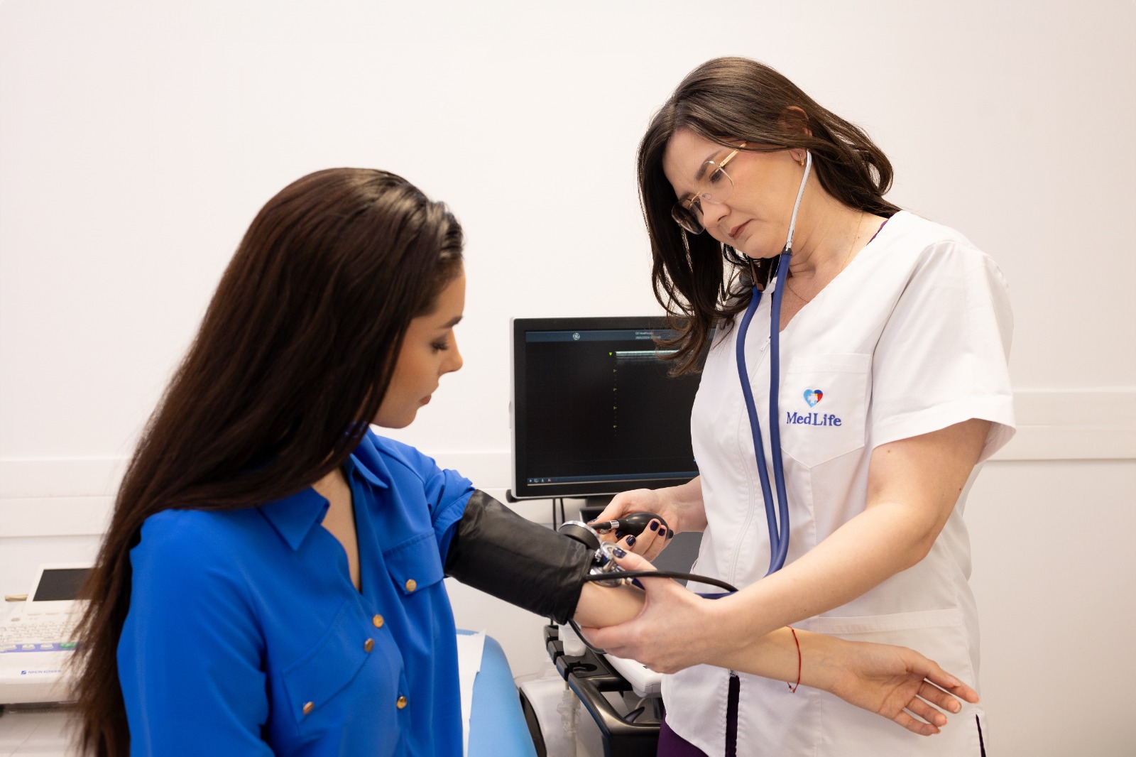 România în fruntea clasamentului mortalității cauzate de bolile cardiovasculare Peste jumătate dintre decesele din România sunt atribuite bolilor cardiovasculare, o realitate alarmantă care plasează țara pe una dintre cele mai ridicate poziții în Europa în această privință