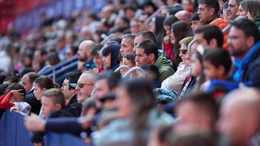 Oaspeți din România, dar și numeroși fani locali, vor umple în acest weekend tribunele stadionului Mendizorrotza, din Vitoria, odată cu meciul de campionat dintre Osasuna și Deportivo Alavés