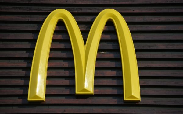 McDonald’s Schimbă Meniul: Noi Băuturi Energizante, inclusiv Red Bull, în SUA