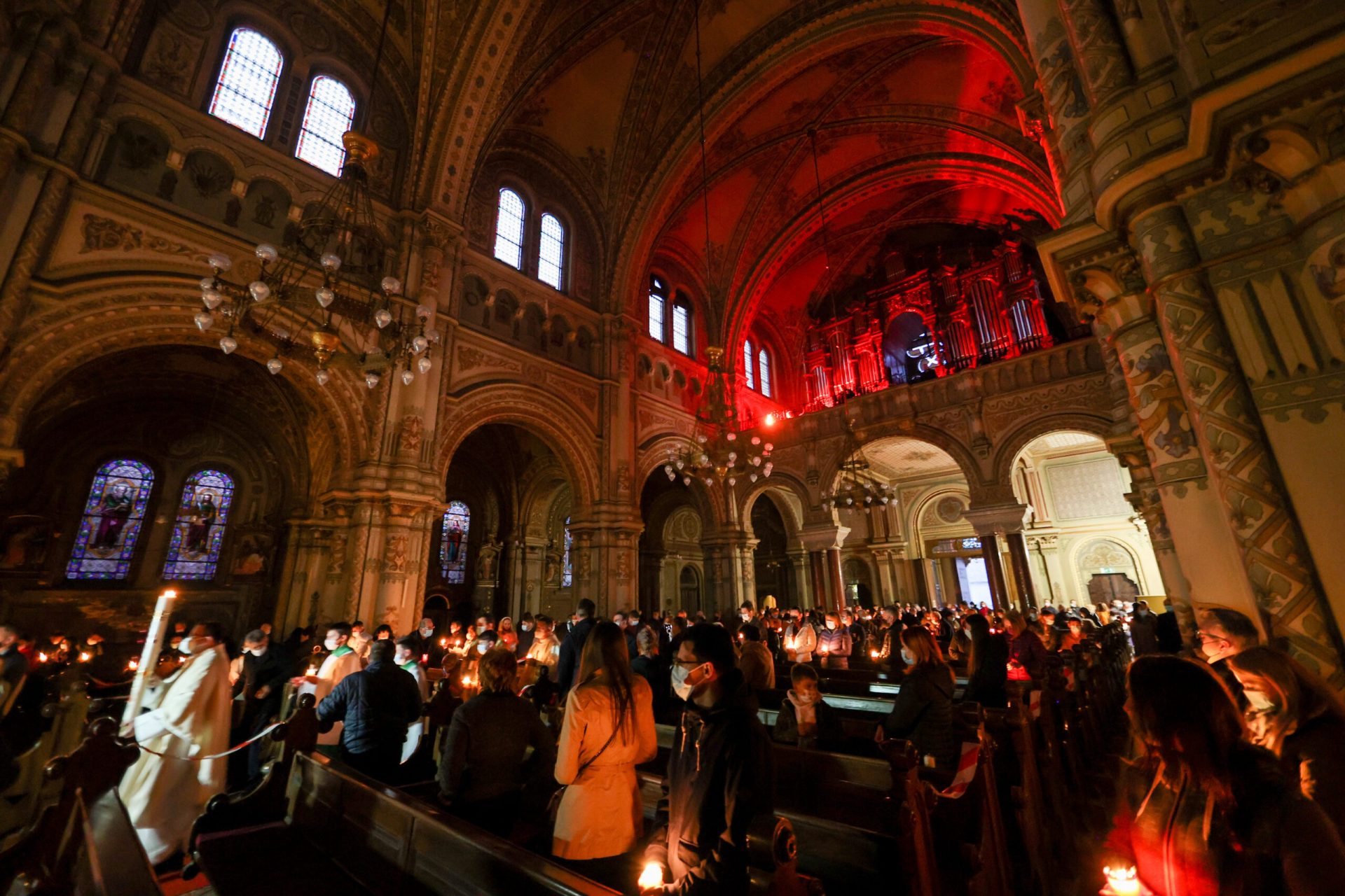 Calendarul gregorian, adoptat în urmă cu peste patru secole, reprezintă sistemul de referință pentru datarea civilă și religioasă în majoritatea țărilor din lume