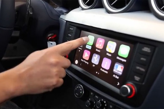 Google Meet și ChatGPT, disponibile acum pe Apple CarPlay în urma actualizării iOS 26.4 Apple CarPlay primește o serie de îmbunătățiri odată cu versiunea iOS 26.4, printre care se numără integrarea suportului pentru aplicația Google Meet și pentru chatbot-ul ChatGPT