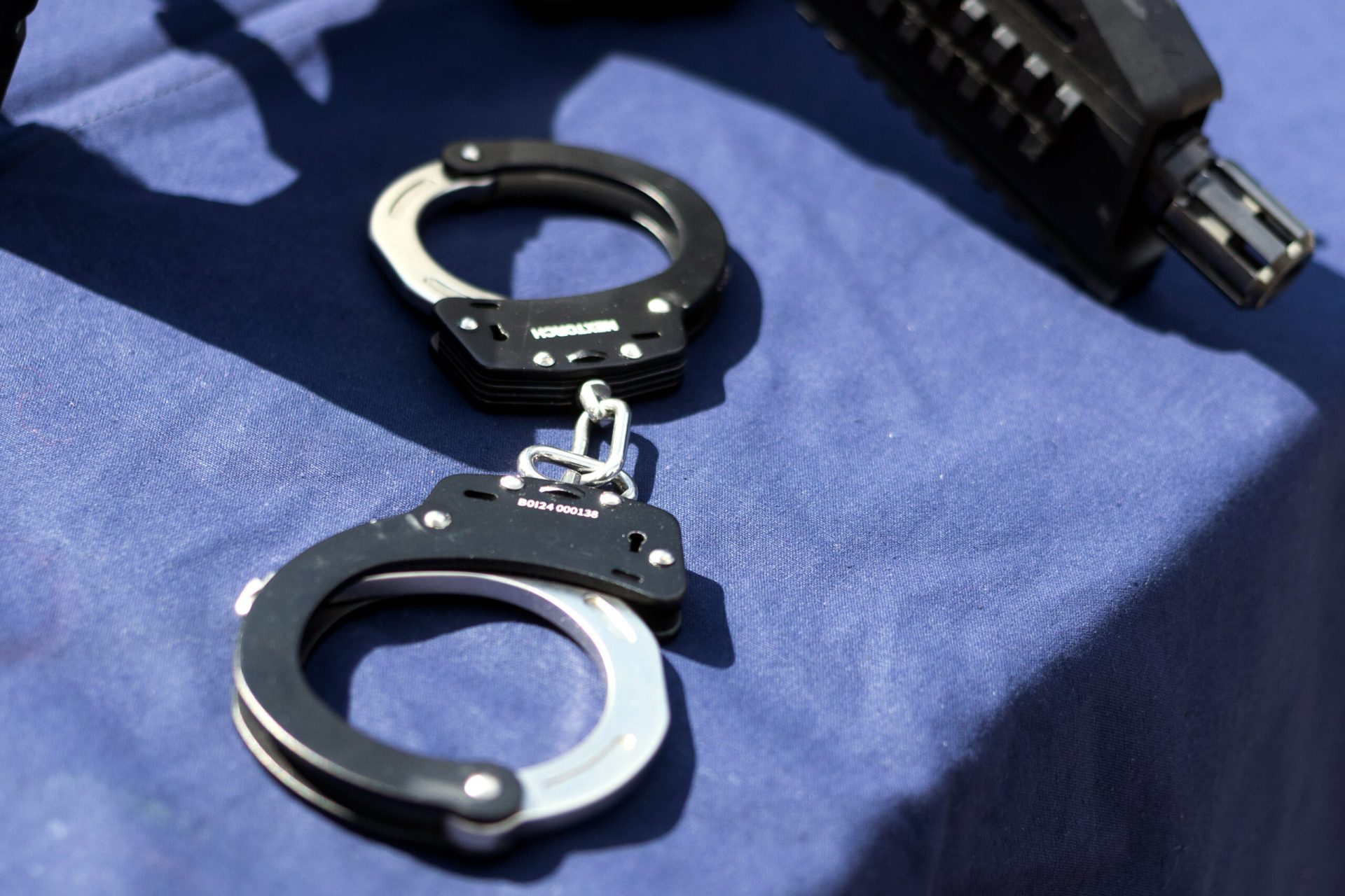 Un cetățean turc, în vârstă de 45 de ani, a fost reținut în urma unei acțiuni desfășurate de polițiștii din Mehedinți, după ce a fost prins în flagrant în timp ce transporta 30 de kilograme de cocaină