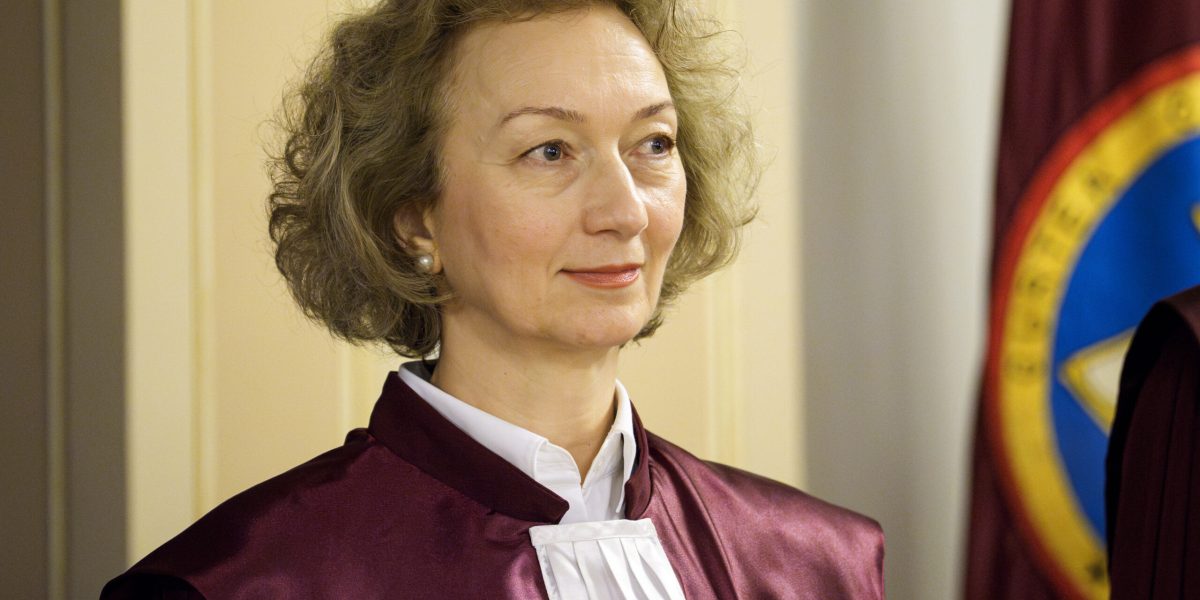 CCR, sub asediu? Simina Tănăsescu, despre ieșirea judecătorilor din sală