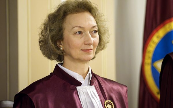 CCR, sub asediu? Simina Tănăsescu, despre ieșirea judecătorilor din sală