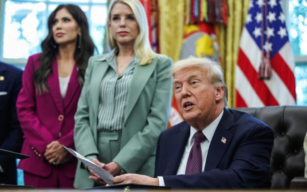 Demisii, furie și improvizații la Casa Albă: Ce face Donald Trump cu sfaturile