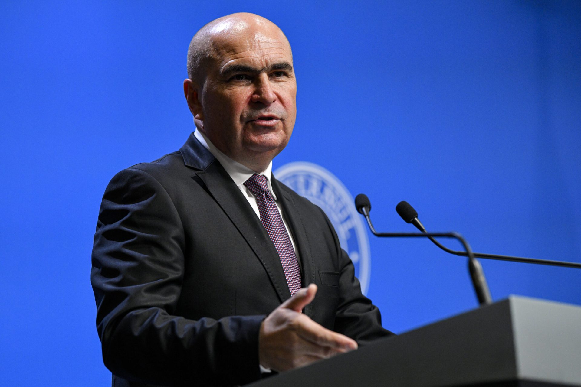 Guvernul și președintele României transmit mesaje de Paște adresate credincioșilor Pe fondul sărbătorilor pascale, reprezentanții autorităților române au transmis mesaje de bine, adresate în principal credincioșilor catolici și protestanți din țară