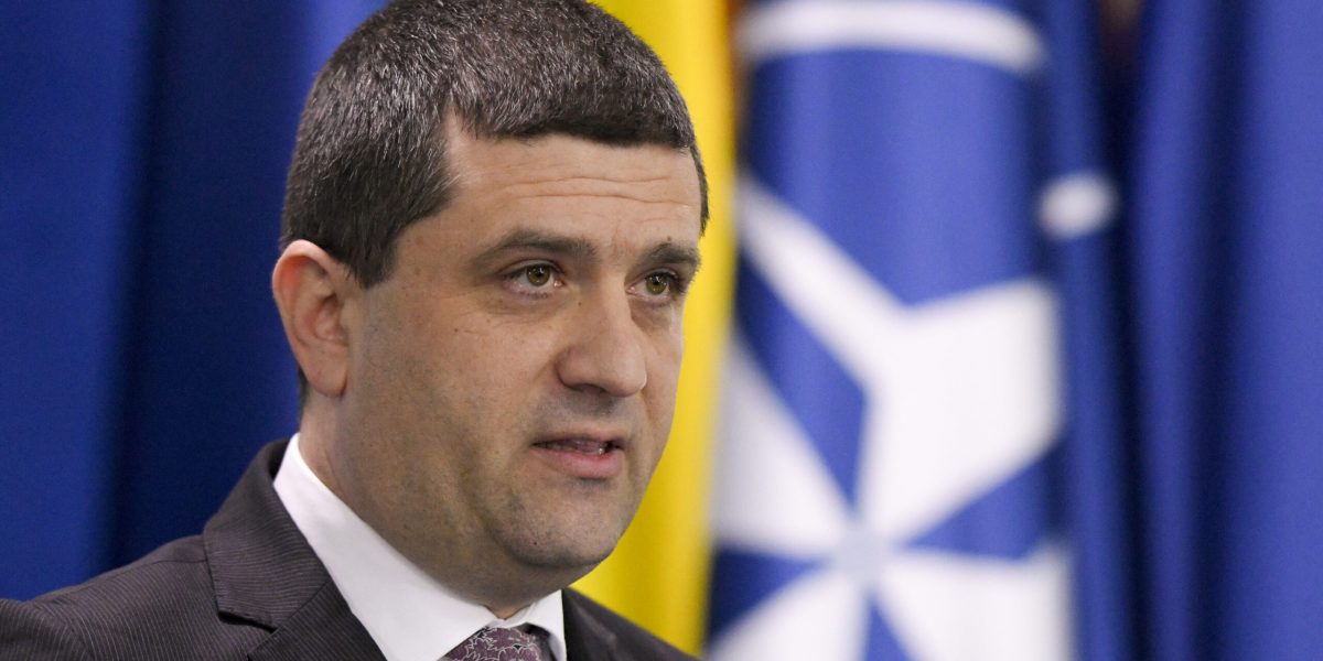 Miruță anunță: MApN dezvoltă soft pentru drone. Tineri ingineri formați