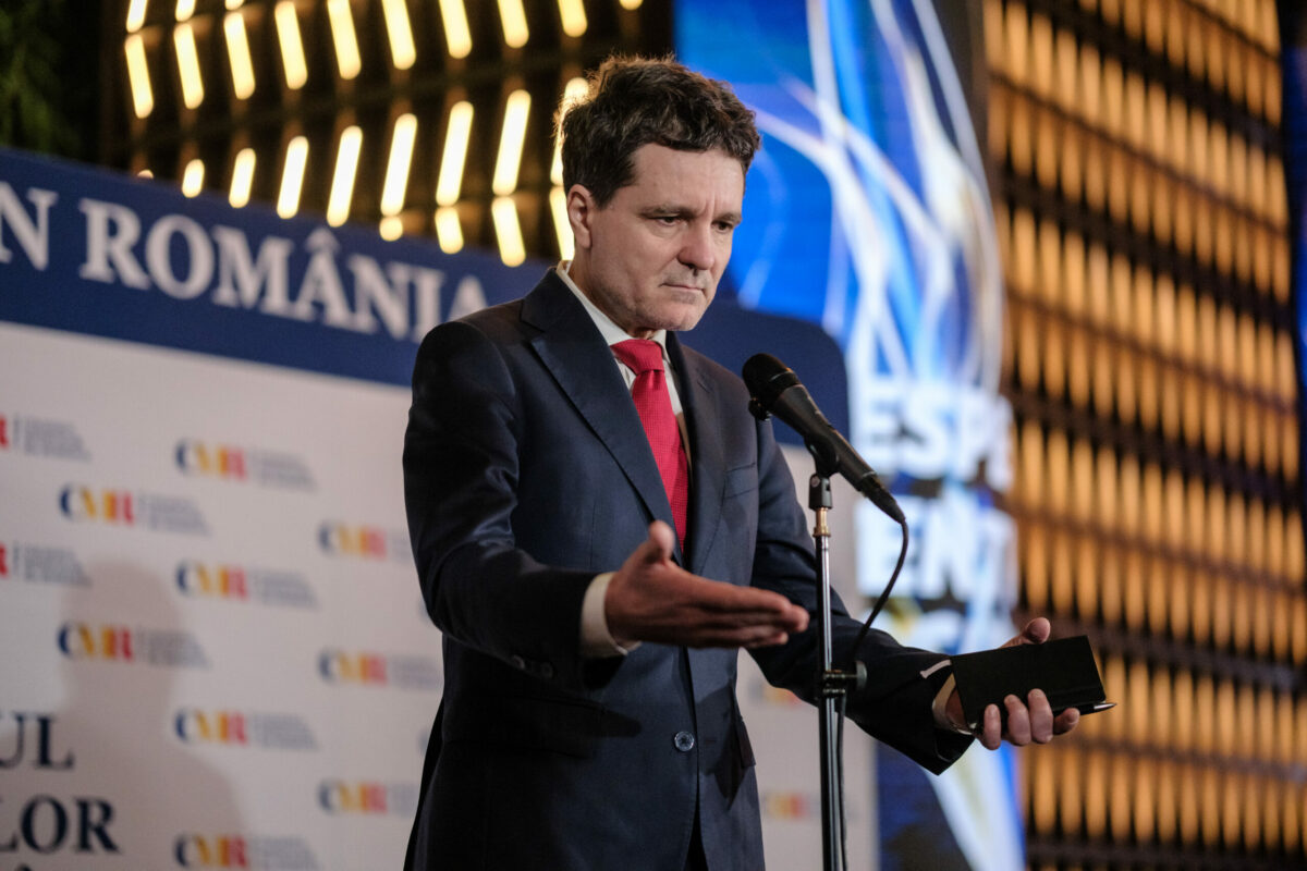 Președintele Nicușor Dan despre scandalul fotografiilor și implicarea sa în anchetă Președintele Nicușor Dan a vorbit public despre scandalul fotografiilor apărute în spațiul public cu câteva zile înainte de primul tur al alegerilor prezidențiale din 2025