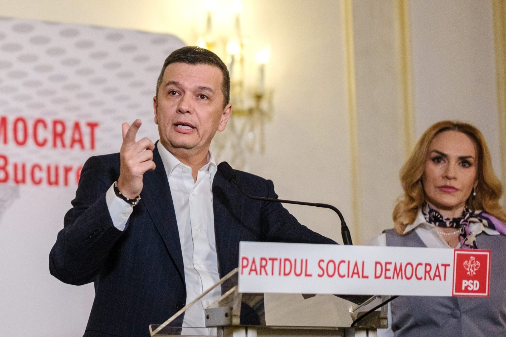 Sorin Grindeanu face clarificări referitoare la dezbaterea despre viitorul coaliției de guvernare Liderul PSD, Sorin Grindeanu, a declarat ferm că nu va accepta ca discuțiile privind schimbarea direcției de guvernare să se transforme într-o negociere pentru ocuparea poziției de prim-ministru sau pentru alte funcții ministeriale