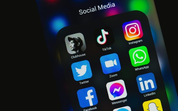 Interdicție totală a rețelelor sociale pentru copii, doar în România