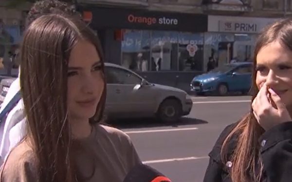 Un nou trend online, nociv pentru tineri: Influencerii dau tonul la dezastru