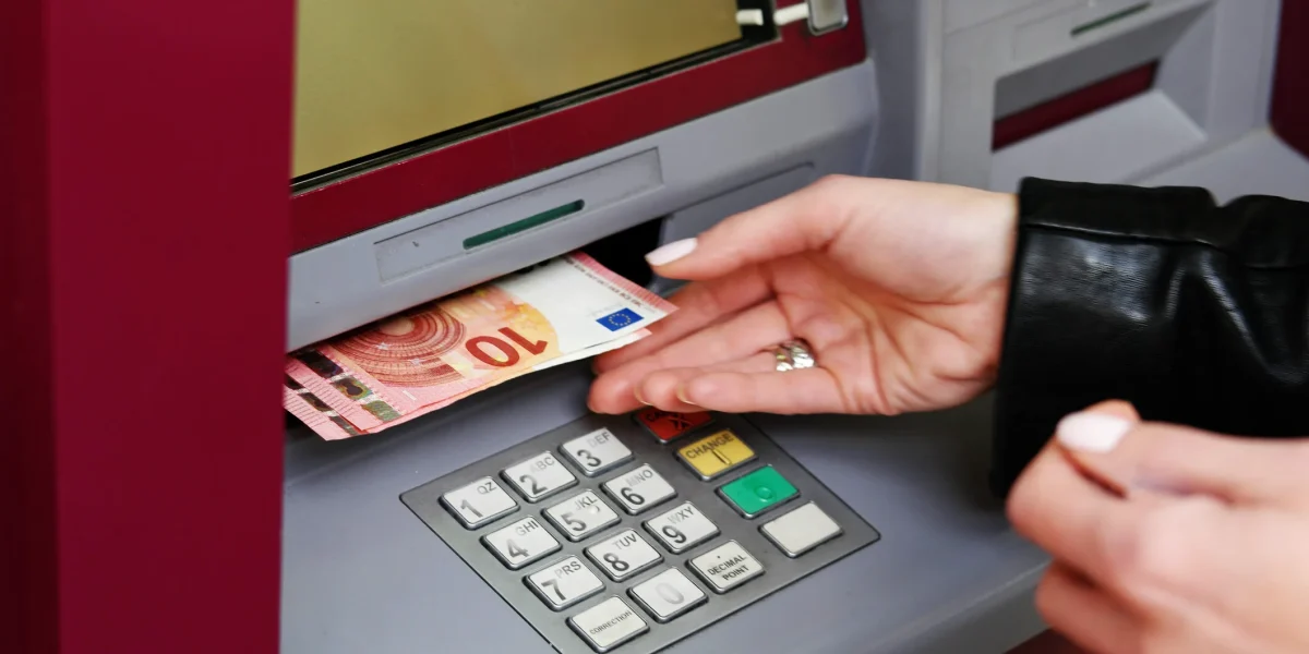 Schimbări MAJORE la bancomat: UE introduce verificări în timp real