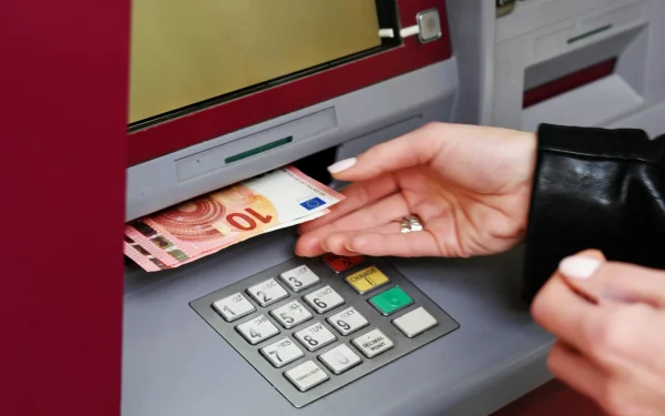 Schimbări MAJORE la bancomat: UE introduce verificări în timp real