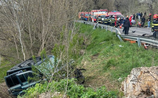 Accident GRAV în Sibiu: Cinci persoane, printre care tineri, la spital