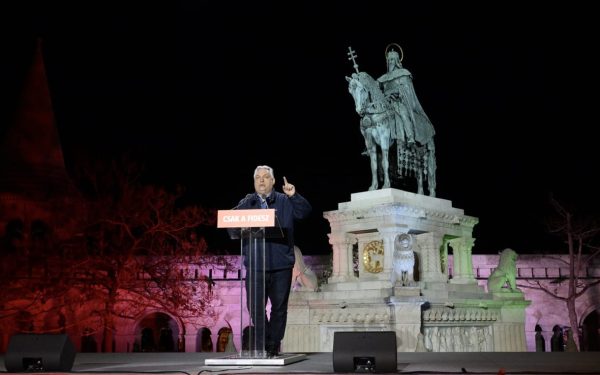 Adunare fără „party-uri” incendiare: preferă sobrietatea în locul distracției