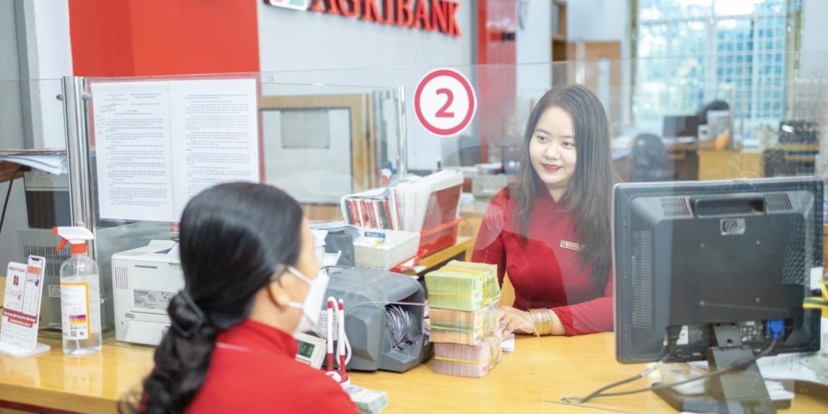 Agribank, lider pe piață: Ratele dobânzilor scad, clienții zâmbesc