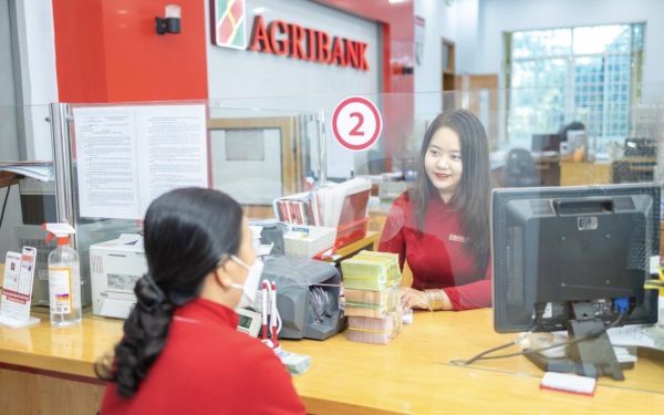 Agribank, lider pe piață: Ratele dobânzilor scad, clienții zâmbesc