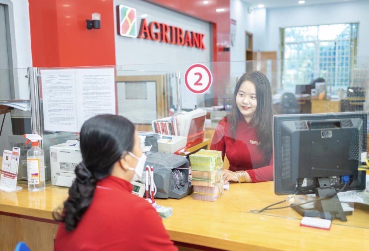 Agribank, lider pe piață: Ratele dobânzilor scad, clienții zâmbesc