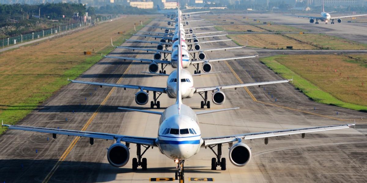 Altă companie aeriană suspendă zborurile pe timpul verii