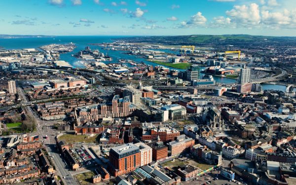 Inul din Belfast renăște: De la fabrici la podiumurile de fashion